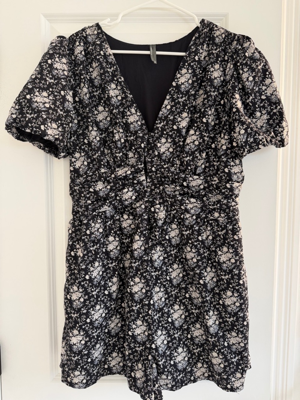 Anthropology Black Floral V-Neck Women’s Romper with pockets